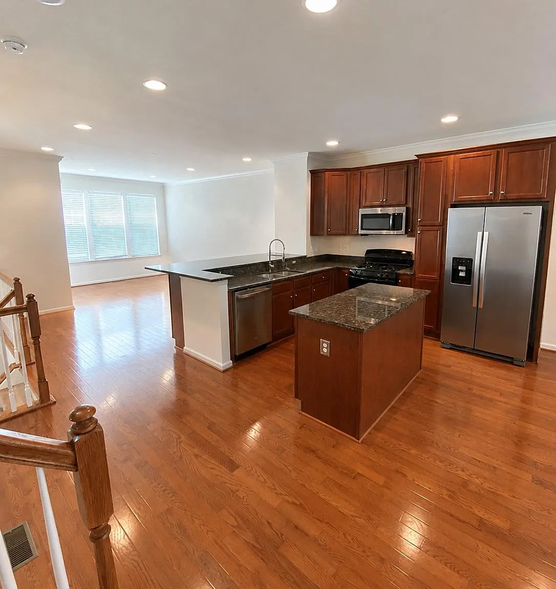 3 bed, 3.5 bath, 2036 sqft, $2,875 — Photo 4