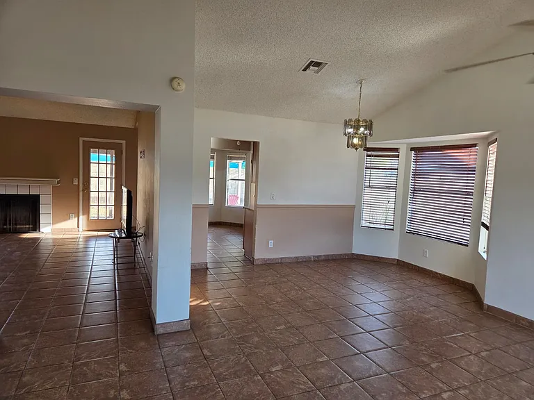 7009 W Brown St — Photo 3
