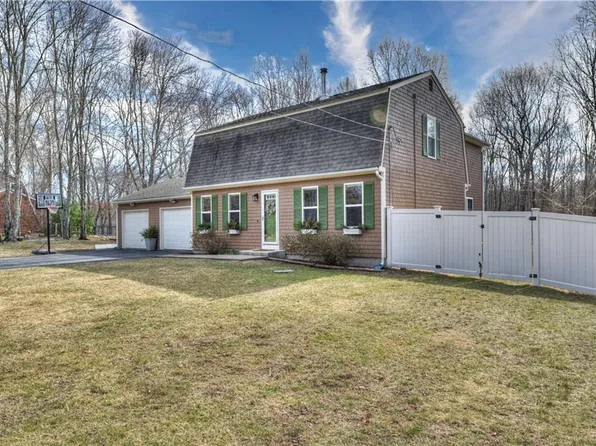 17 Hideaway Ln, North Kingstown, RI 02852