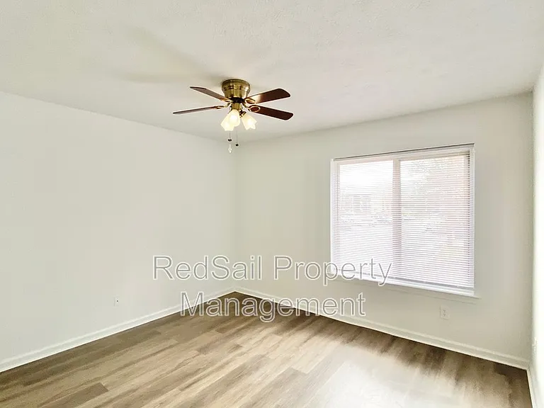 139 Haverford Ct — Photo 8