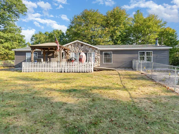 2535 N Eleven Mile Rd, Sanford, MI 48657