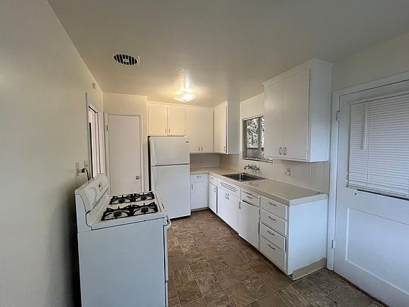 3rd image of 635 Partridge Ave APT D