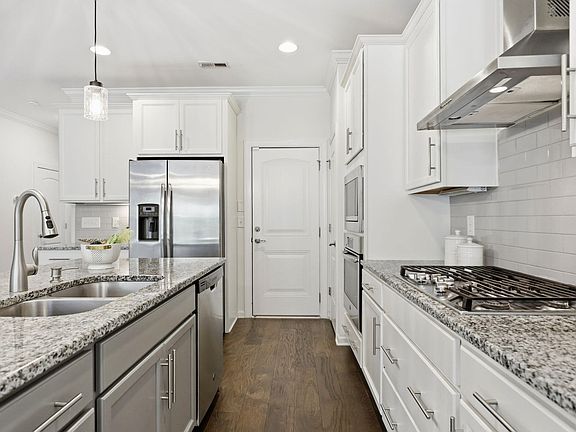 3rd image of 206 Vista Creek Pl