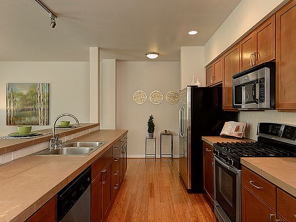 3rd image of 2319 NE Park Dr