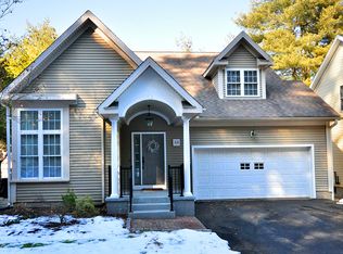 33 Brettonwood Dr #33, Simsbury, CT 06070