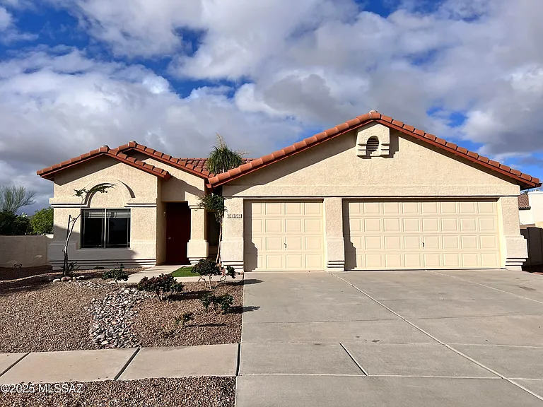 8679 N Ahwatukee Way — Photo 1