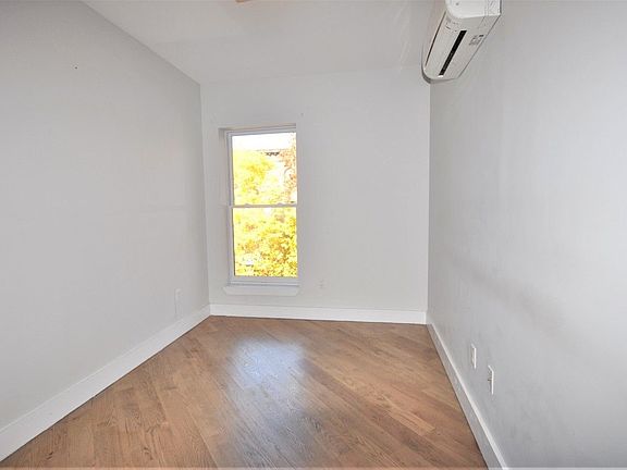 5th image of 277 Cumberland St #3F