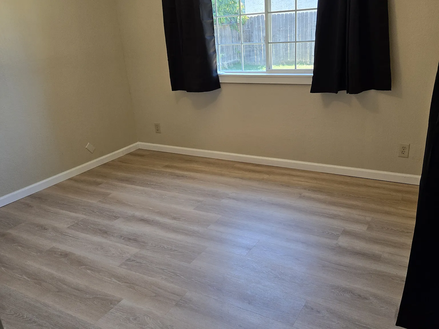 3 bed, 1000 sqft, $2,600 — Photo 3