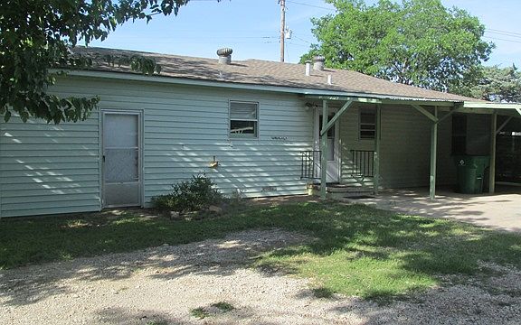 BACK EXTERIOR
DOOR TO LAUNDRY ROOM ON LEFT
DOOR TO KITCHEN ON RIGHT