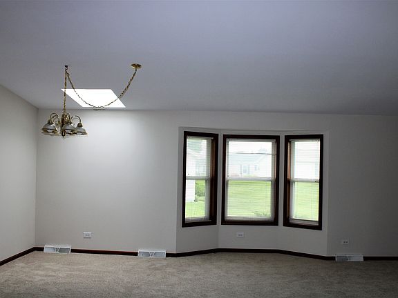 4th image of 909 Shetland Ct