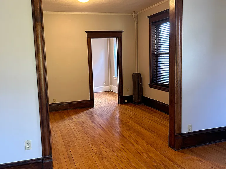 Raymond Flats — Photo 20