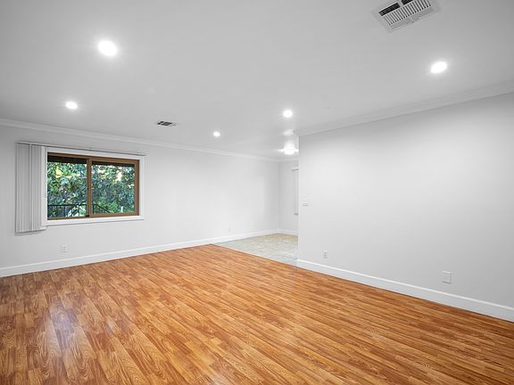 4th image of 823 E Wilson Ave APT C