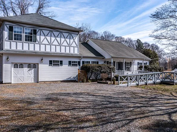 489 Riverview Dr, Heathsville, VA 22473