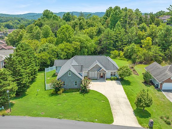5th image of 1101 Laurel Pond Ln