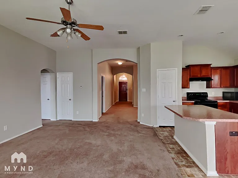 1019 Cottontail Dr — Photo 3