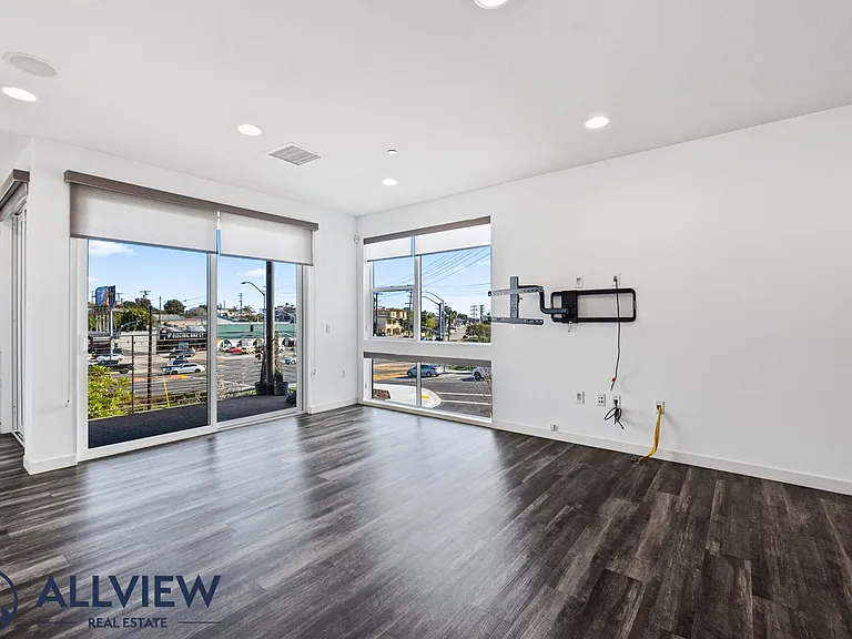 149 Mercer Way — Photo 10