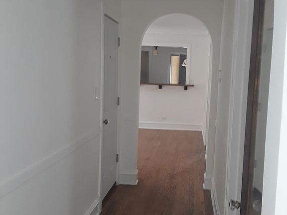 5th image of 4842 Elm St #1
