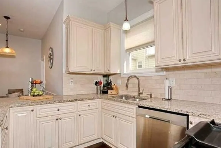 427 Monroe St — Photo 15