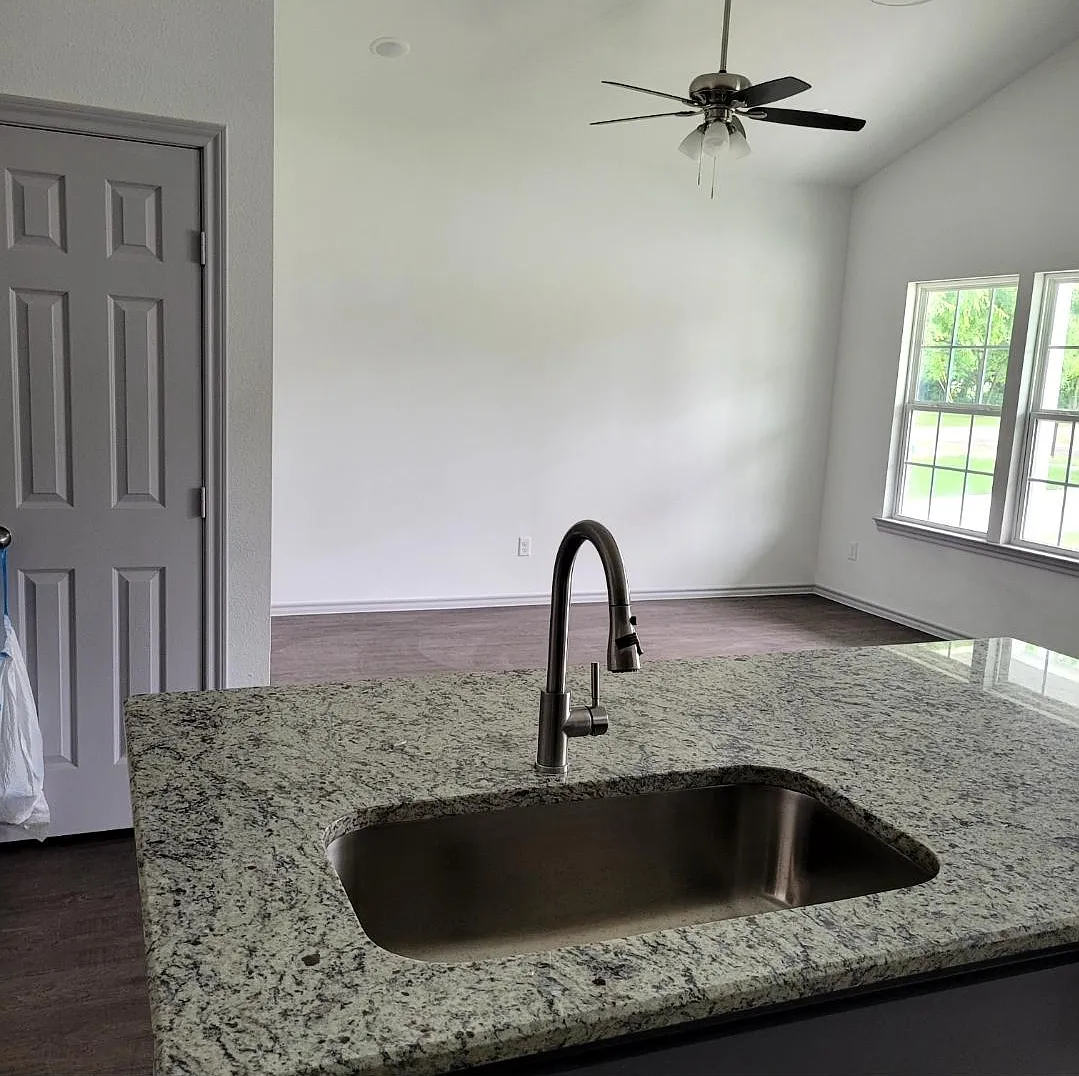 3 bed, 1400 sqft, $1,475 — Photo 2