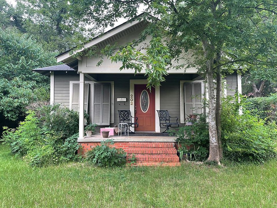 1st image of 202 Bowie St