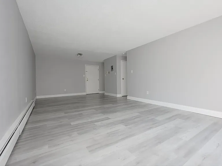 1 Pembroke Dr #19 — Photo 2