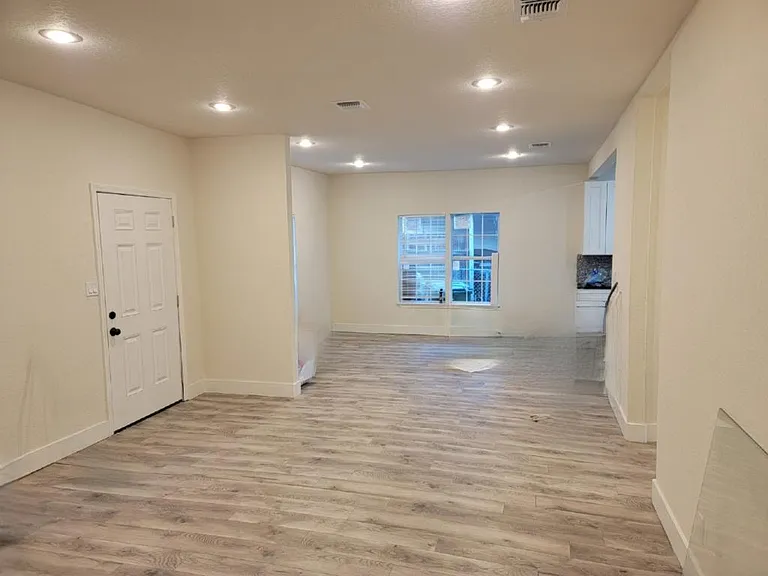4006 W Travis St — Photo 4