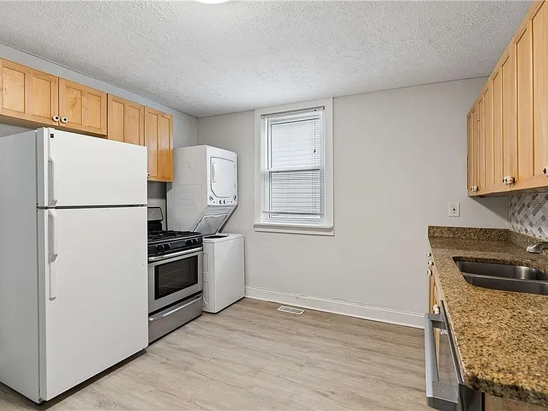652 Bryan St SE #A — Photo 9