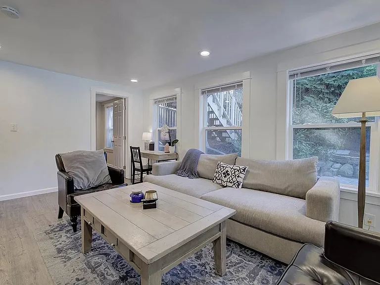 8602 Ravenna Ave NE — Photo 4