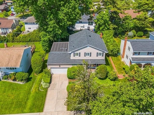 480 Old Courthouse Road, Manhasset Hills, NY 11040