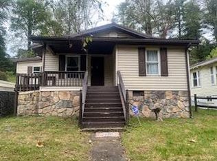 128 Brookside Ln, Mount Hope, WV 25880