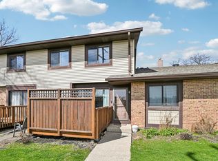 8338 Portsmouth Dr Unit B, Darien, IL