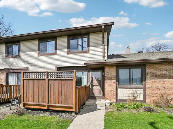 8338 Portsmouth Dr Unit B, Darien, IL 60561