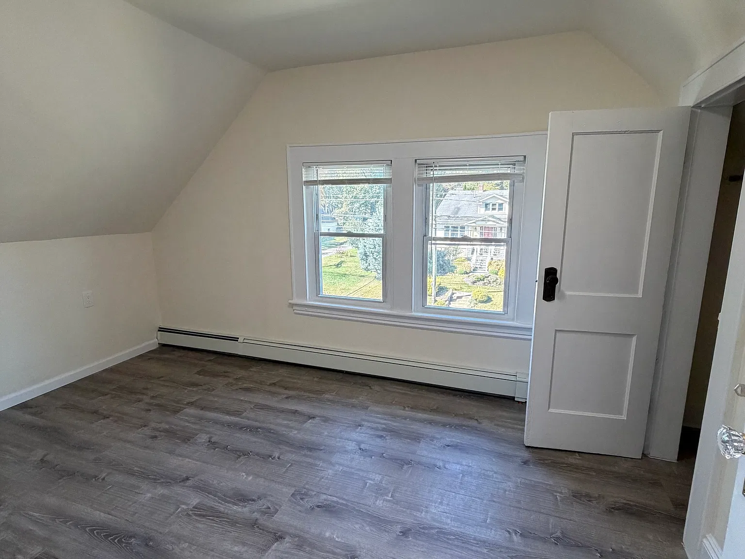 2 bed, 1.0 bath, 900 sqft, $1,800 — Photo 2
