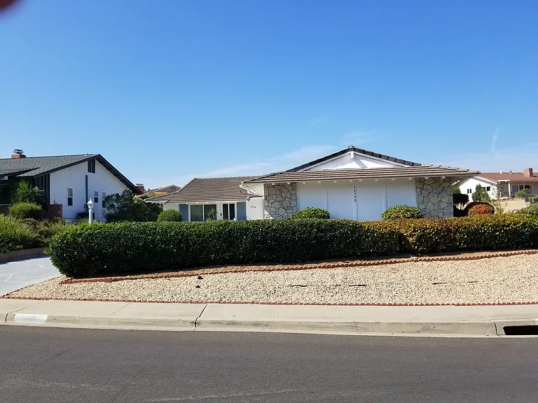 16598 Bernardo Oaks Dr — Photo 18