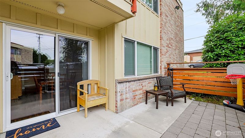 5th image of 425 45th Street SW #208