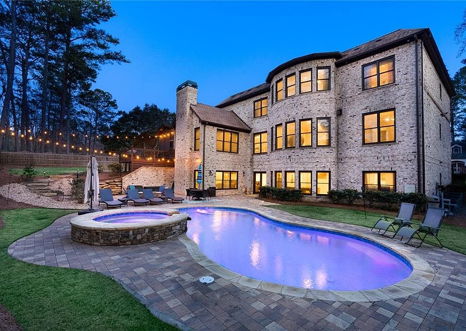 1st image of 2292 Meadowvale Dr