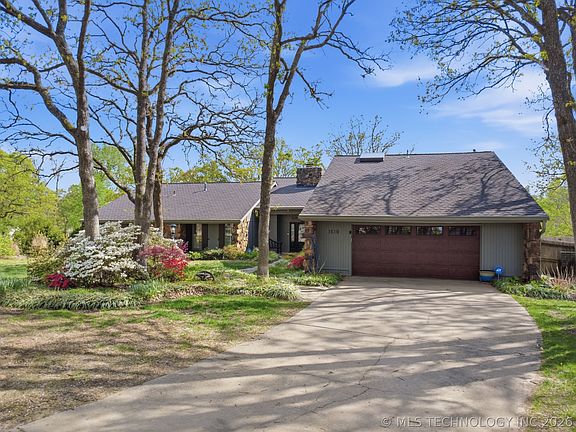 2nd image of 1610 Country Club Dr