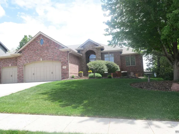 10159 Olive St, La Vista, NE 68128