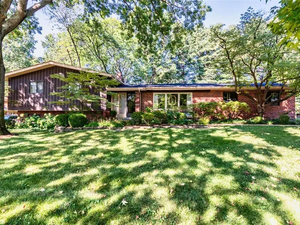 1449 Reauville Dr, Saint Louis, MO 63122