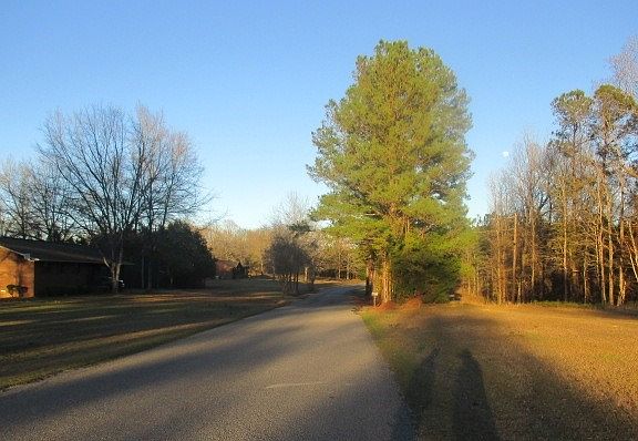 Exterior Neighborhood (street photo)