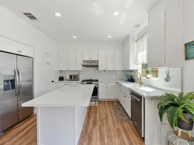 565 Alderbery Ln — Photo 9