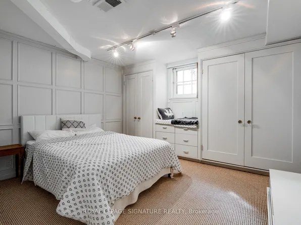 529 Spadina Rd, Toronto, ON M5P 2W9