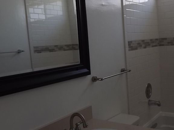 4th image of 3607 Watseka Ave #6