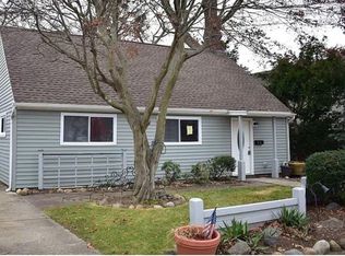 602 Hollywood Ave, Copiague, NY 11726