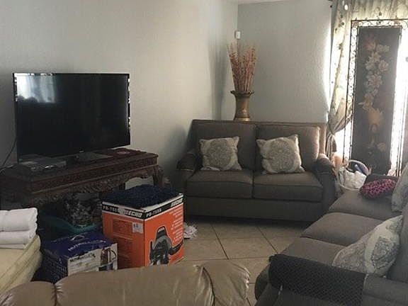 4th image of 2436 Medina Dr