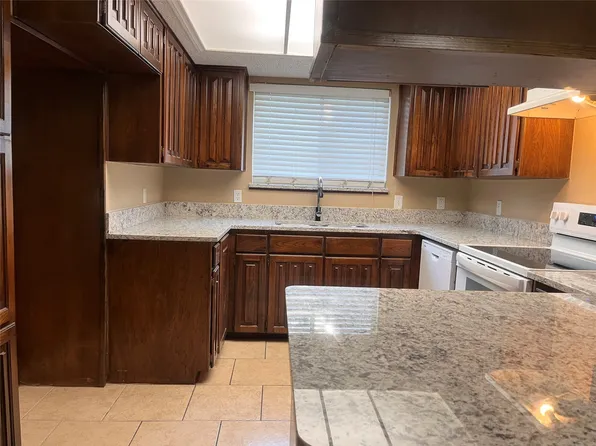 1054 Alicia Ln, Lancaster, TX 75134