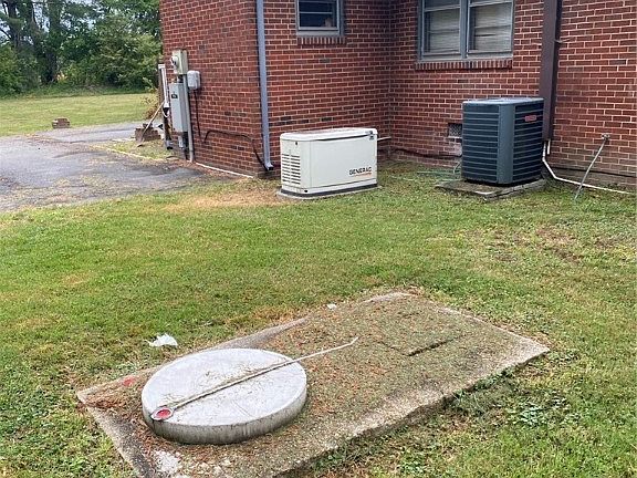 5th image of 222 N Beaverdam Rd