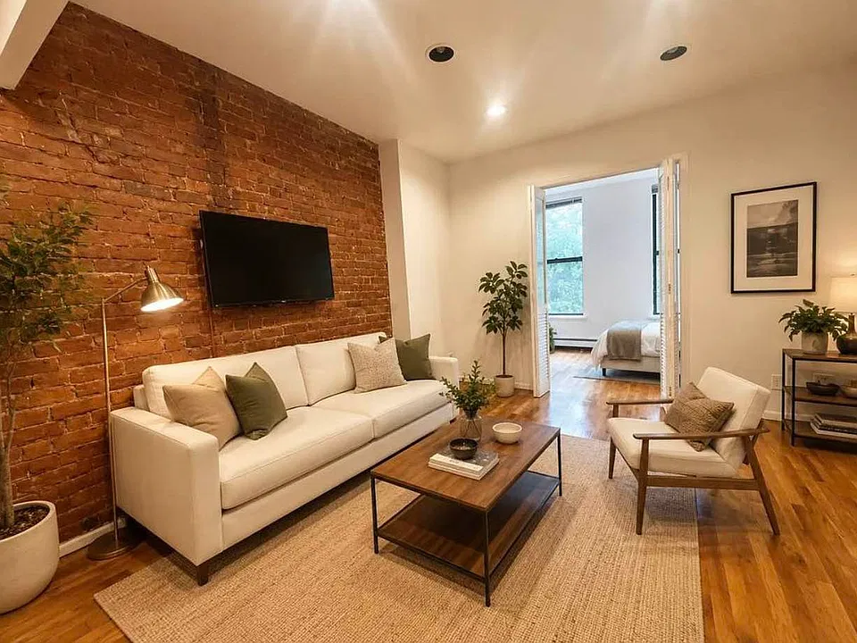 453 W 46th St #3B