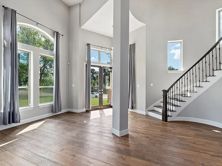 1614 Cedar Bend Dr — Photo 3