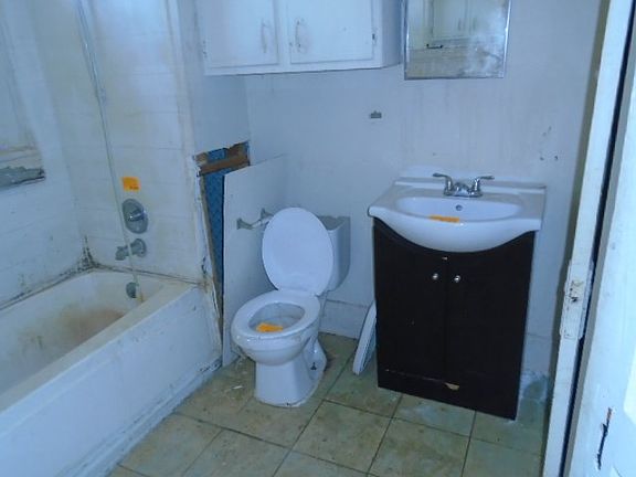 4th image of 328 Floral Ave